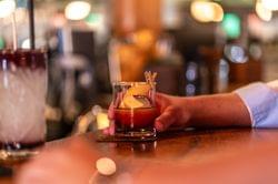 Cocktail an der Bar Cocktail an der Bar